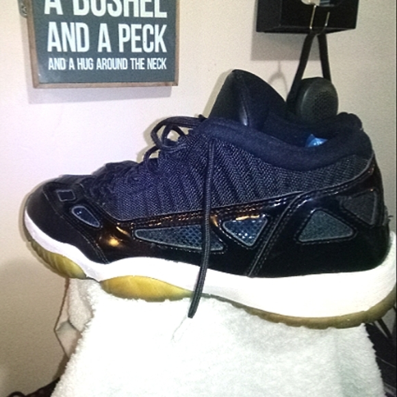 Jordan retro 11s IE - Picture 2 of 2